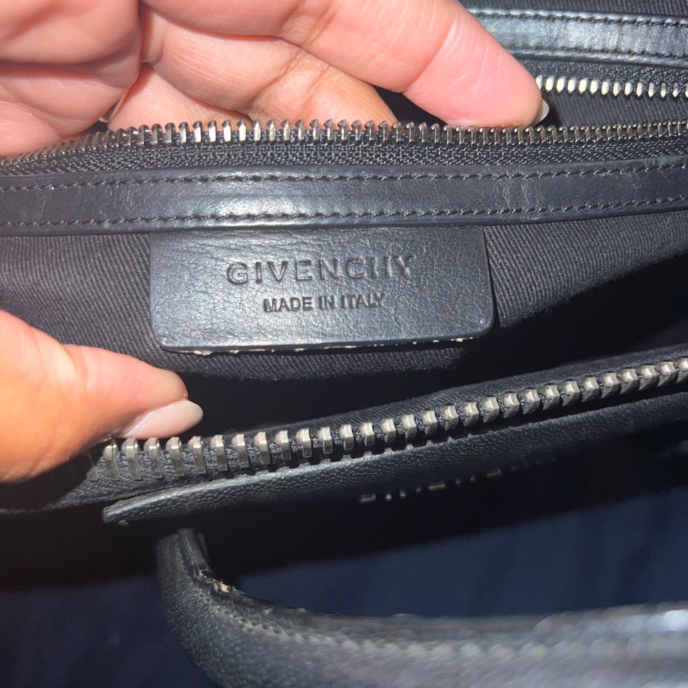 Authentic large Givenchy - Picture 5 of 8